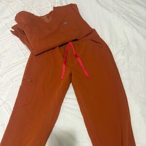 FIGS dirty chai scrub set small tall